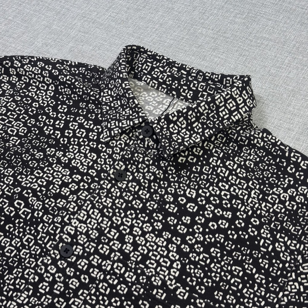Lulululemon Commission Short Sleeve Geo Stamp Button-Up Shirt Mens Small Black